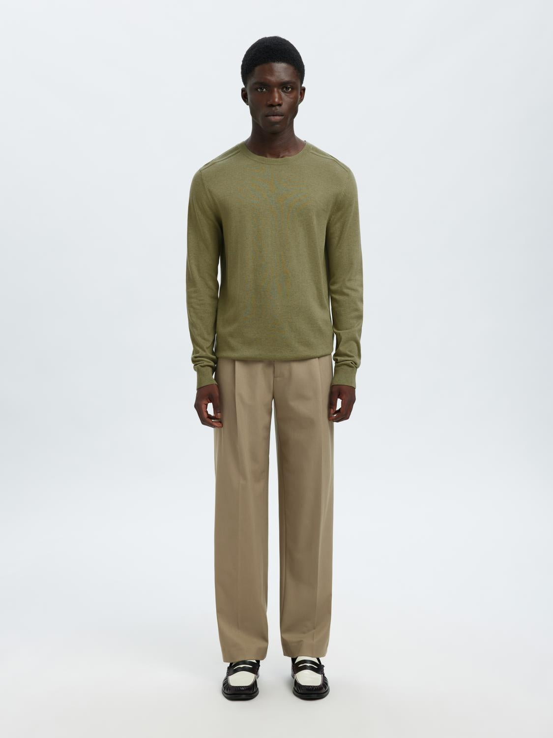 model_shot-front_full